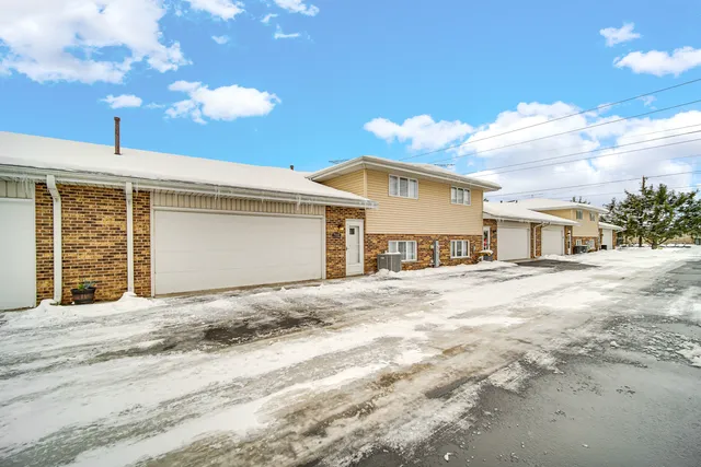 $325,000 | 7332 West 155th Street, Orland Park, IL 60462