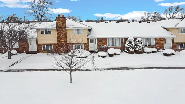 $325,000 | 7332 West 155th Street, Orland Park, IL 60462