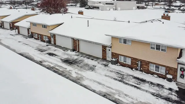 $325,000 | 7332 West 155th Street, Orland Park, IL 60462