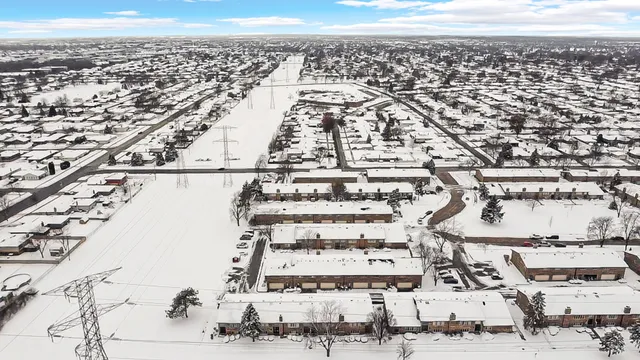 $325,000 | 7332 West 155th Street, Orland Park, IL 60462