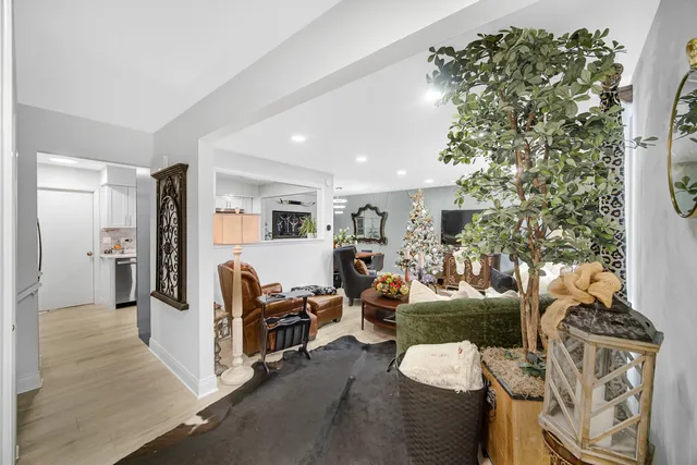 $325,000 | 7332 West 155th Street, Orland Park, IL 60462