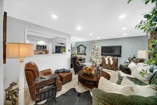 $325,000 | 7332 West 155th Street, Orland Park, IL 60462