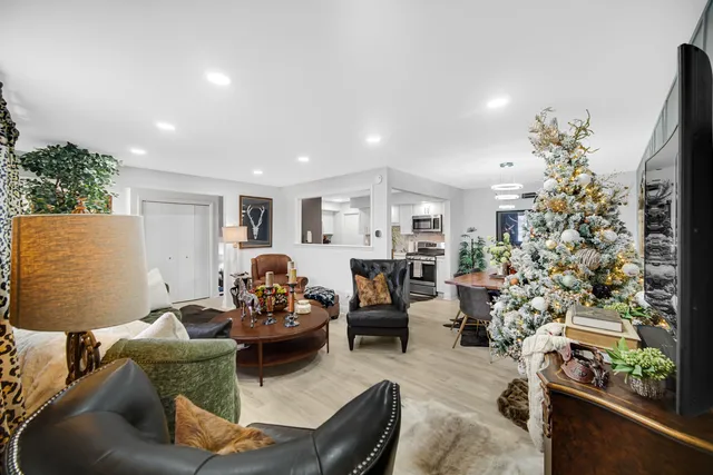 $325,000 | 7332 West 155th Street, Orland Park, IL 60462