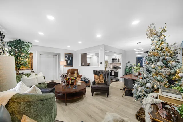 $325,000 | 7332 West 155th Street, Orland Park, IL 60462