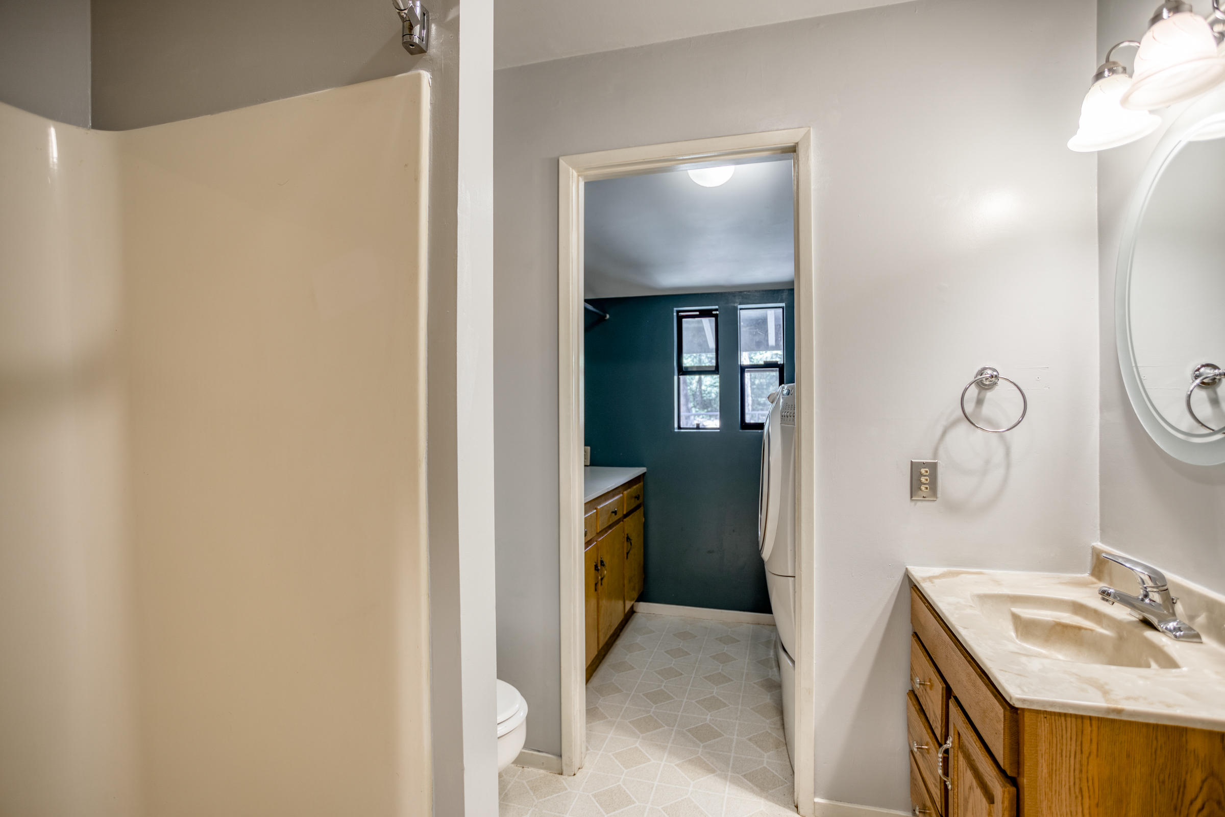 33058 Aleen Road Shingletown, CA 96088 - Photo 13 of 35 Bathroom with Shower/Tub