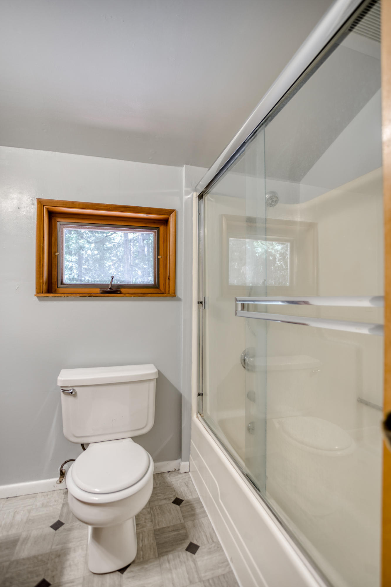 33058 Aleen Road Shingletown, CA 96088 - Photo 21 of 35 Upstairs Bathroom View 3