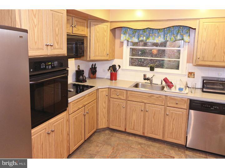 618 Forest Road Wayne, PA 19087 - Photo 10 of 18 Kitchen