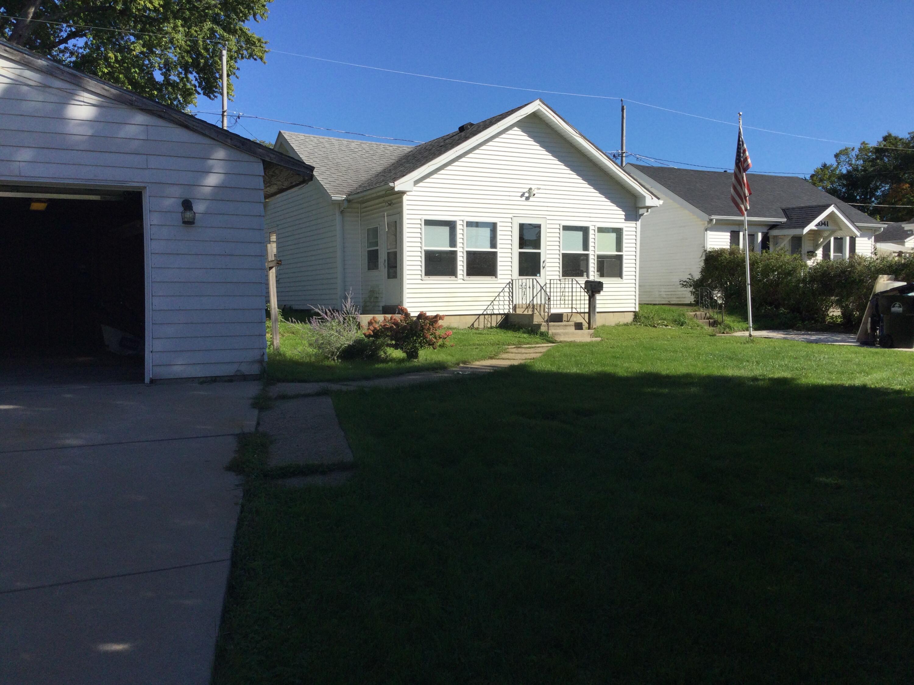 2045 Golf Avenue Racine, WI 53404 - Photo 1 of 16 F672C586-EAB1-4840-A685-34876DA8E6E2