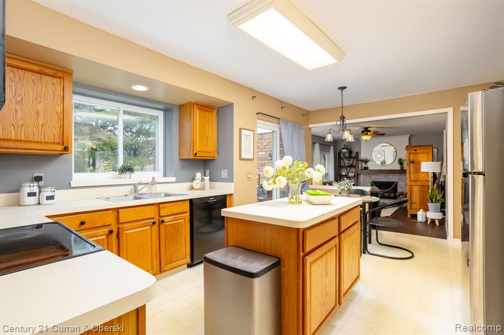 45777 Bryn Mawr Road Canton, MI 48187 - Photo 10 of 49 Gallery Image 10