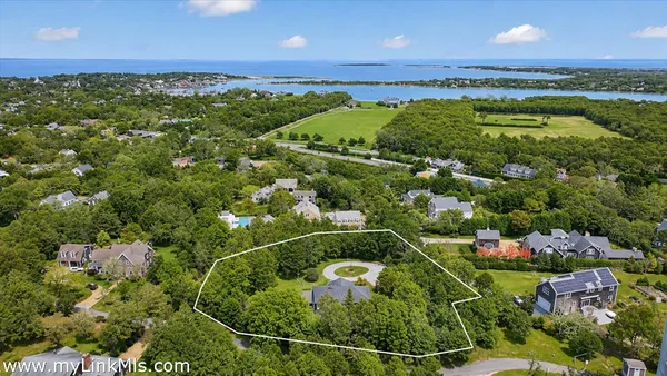 $3,850,000 | 10 Pease Point Road, Edgartown, MA 02539