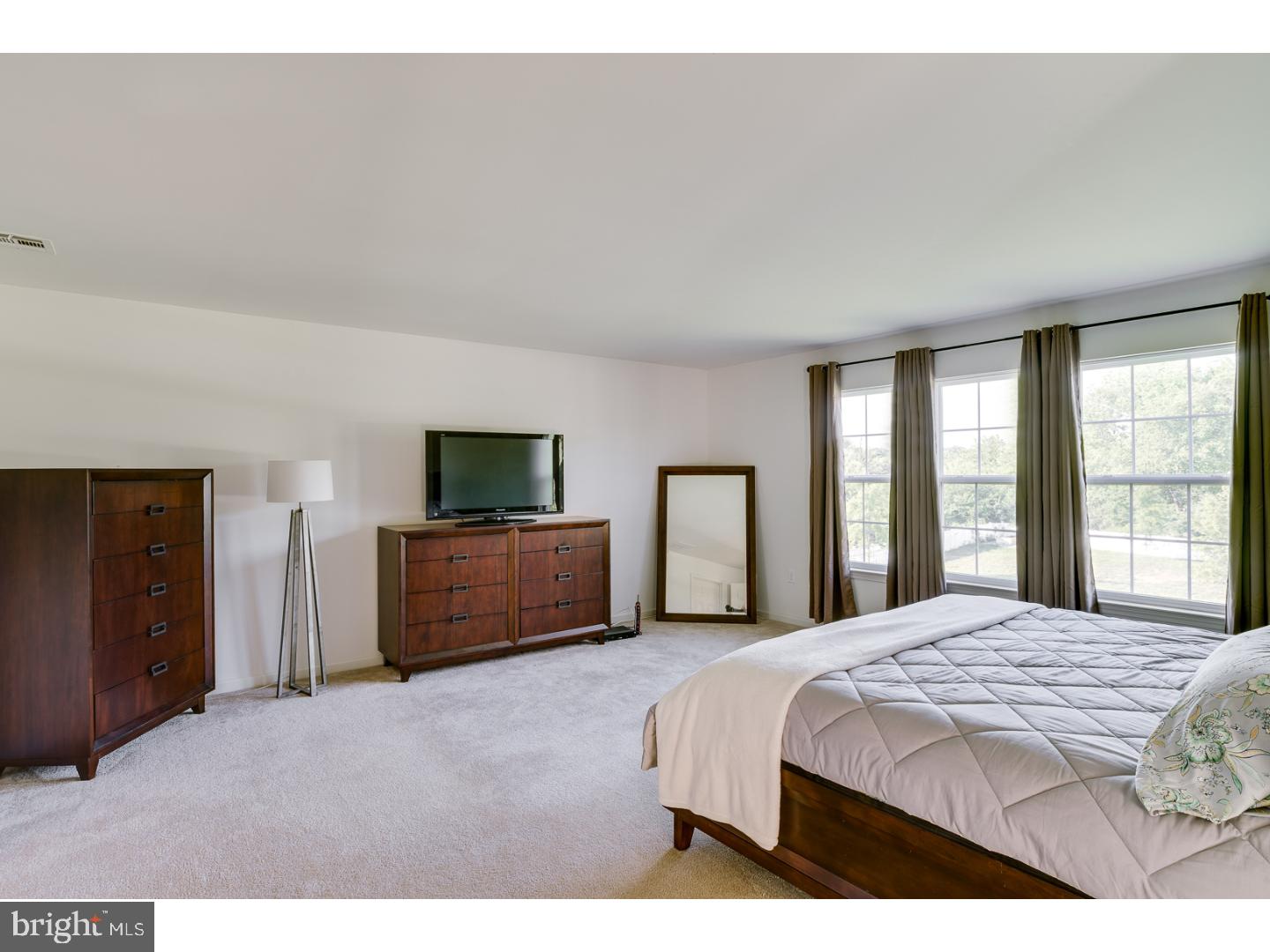 4 Rolling Meadows Court Cream Ridge, NJ 08514 - Photo 13 of 25 Gallery Image 13