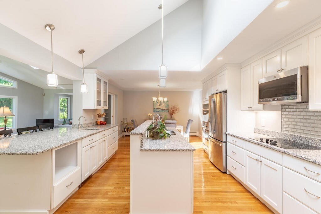 13 Hart Road Lynnfield, MA 01940 - Photo 12 of 36 Gallery Image 12