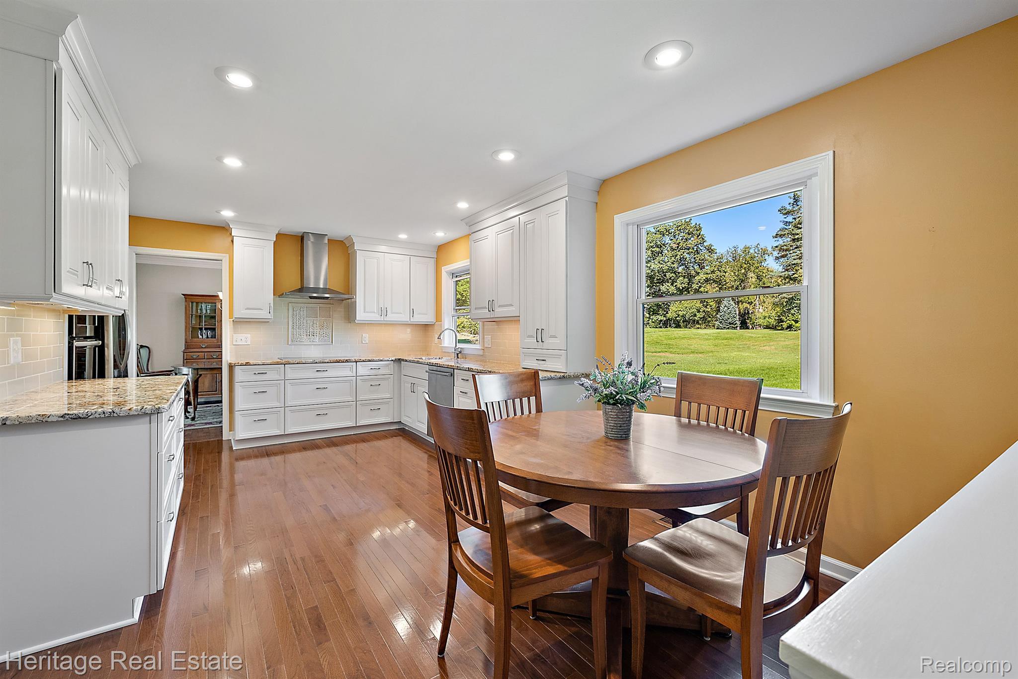 7756 Holcomb Road Clarkston, MI 48348 - Photo 5 of 36 Breakfast nook is open to kitchen & family room