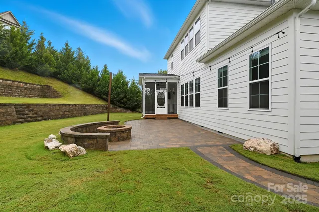 $989,000 | 425 Cassia Court, Tega Cay, SC 29708