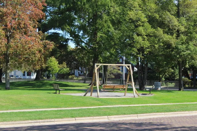 $350,000 | 1516 Forres Avenue, St. Joseph, MI 49085