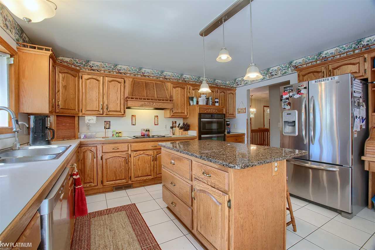 9560 Division Columbus, MI 48063 - Photo 9 of 45 50015288-8.JPG