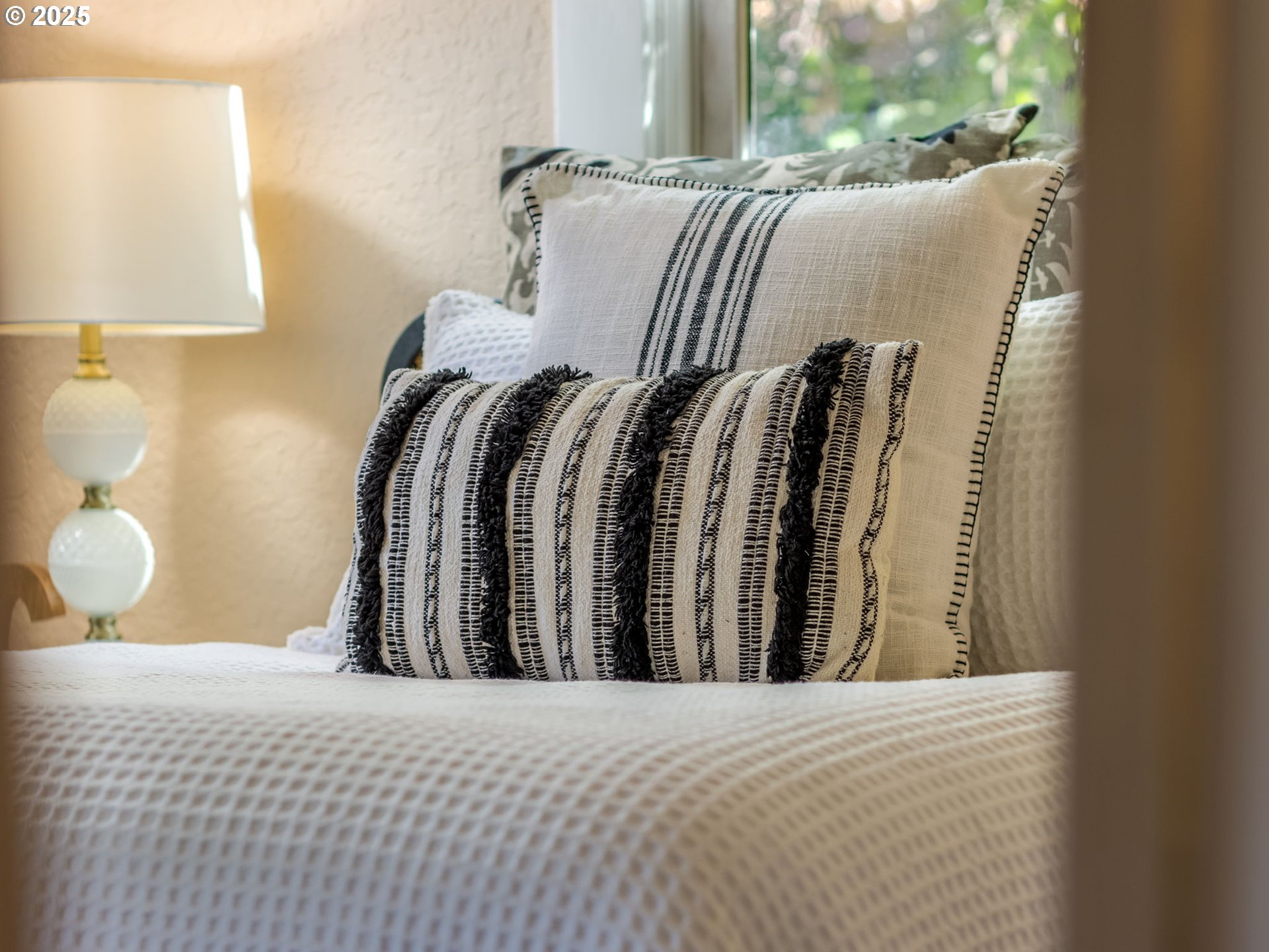 2137 Northwest Everett Street, Unit B Portland, OR 97210 - Photo 19 of 28 a view of a bedroom