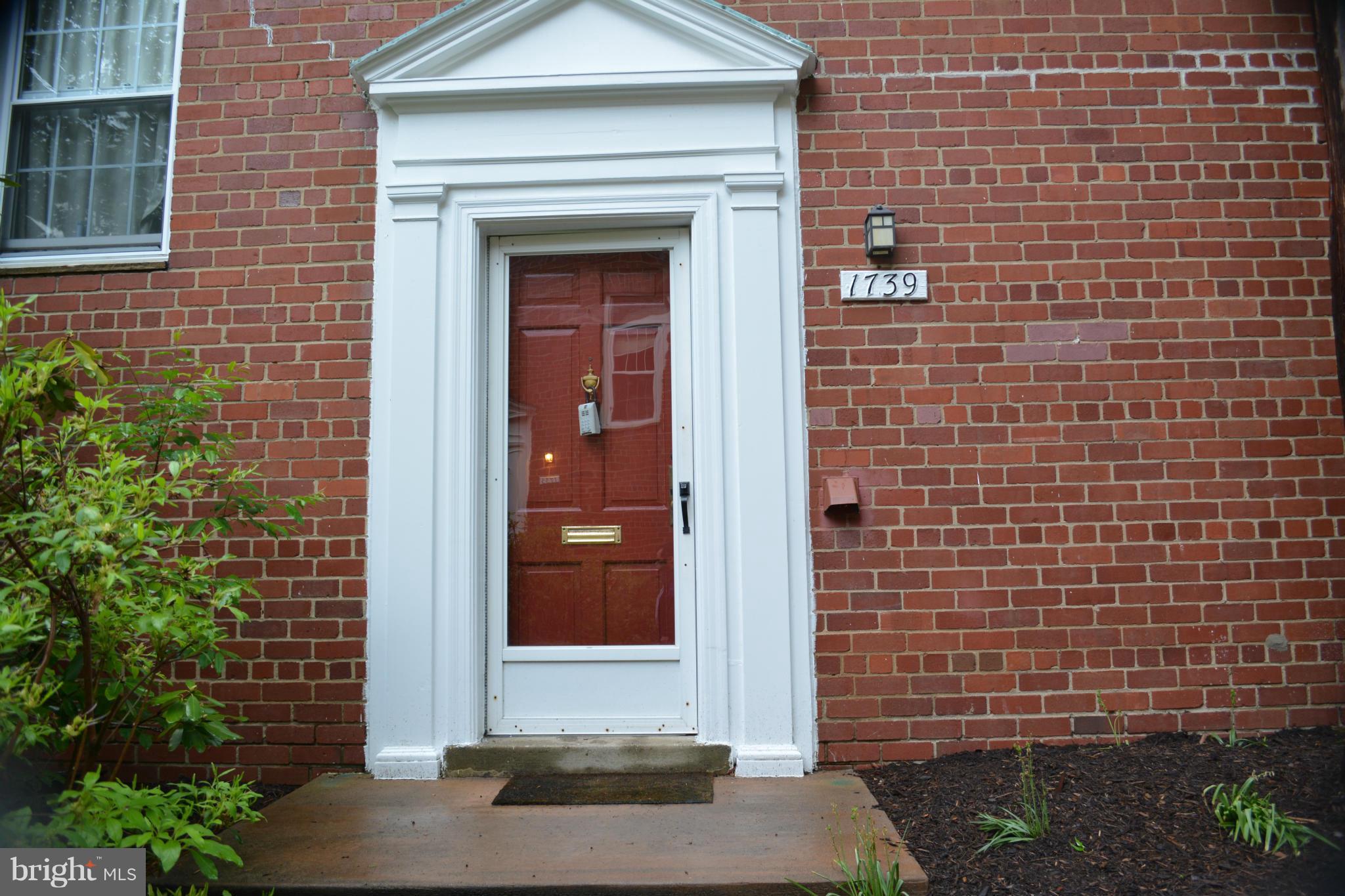 1739 Preston Road Alexandria, VA 22302 - Photo 2 of 30 Exterior (Front)
