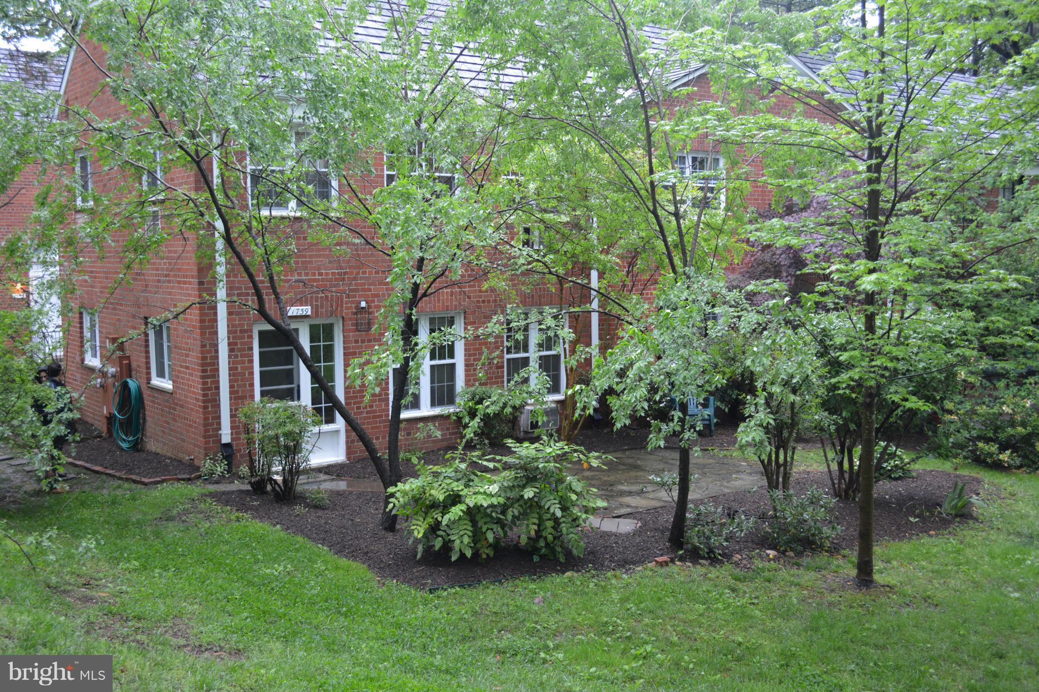 1739 Preston Road Alexandria, VA 22302 - Photo 11 of 30 Exterior (Rear)