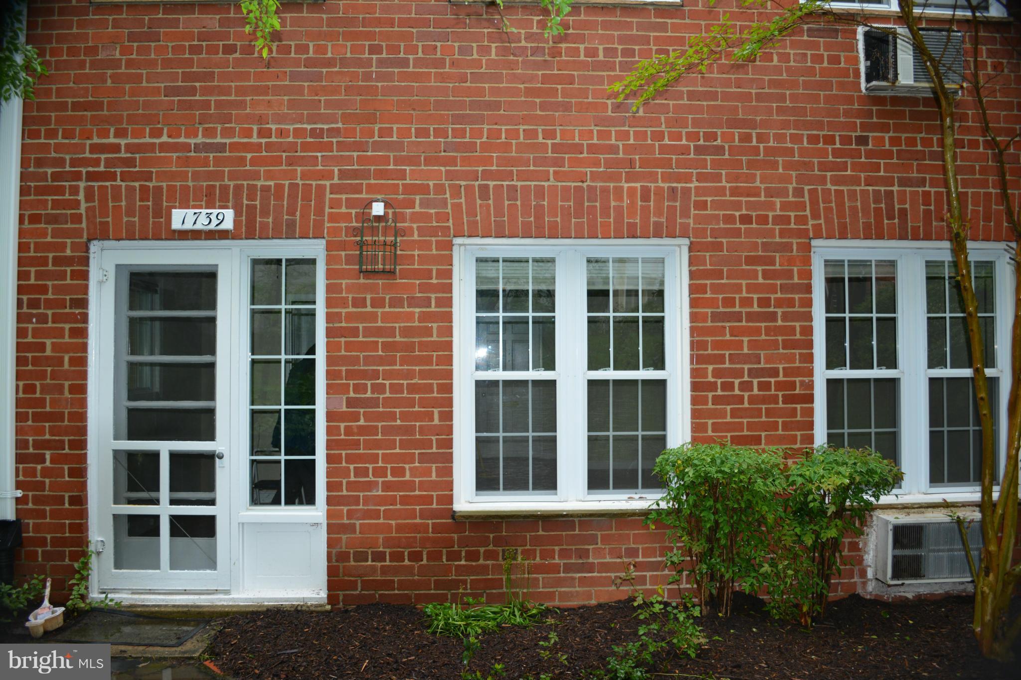 1739 Preston Road Alexandria, VA 22302 - Photo 13 of 30 Exterior (Rear)