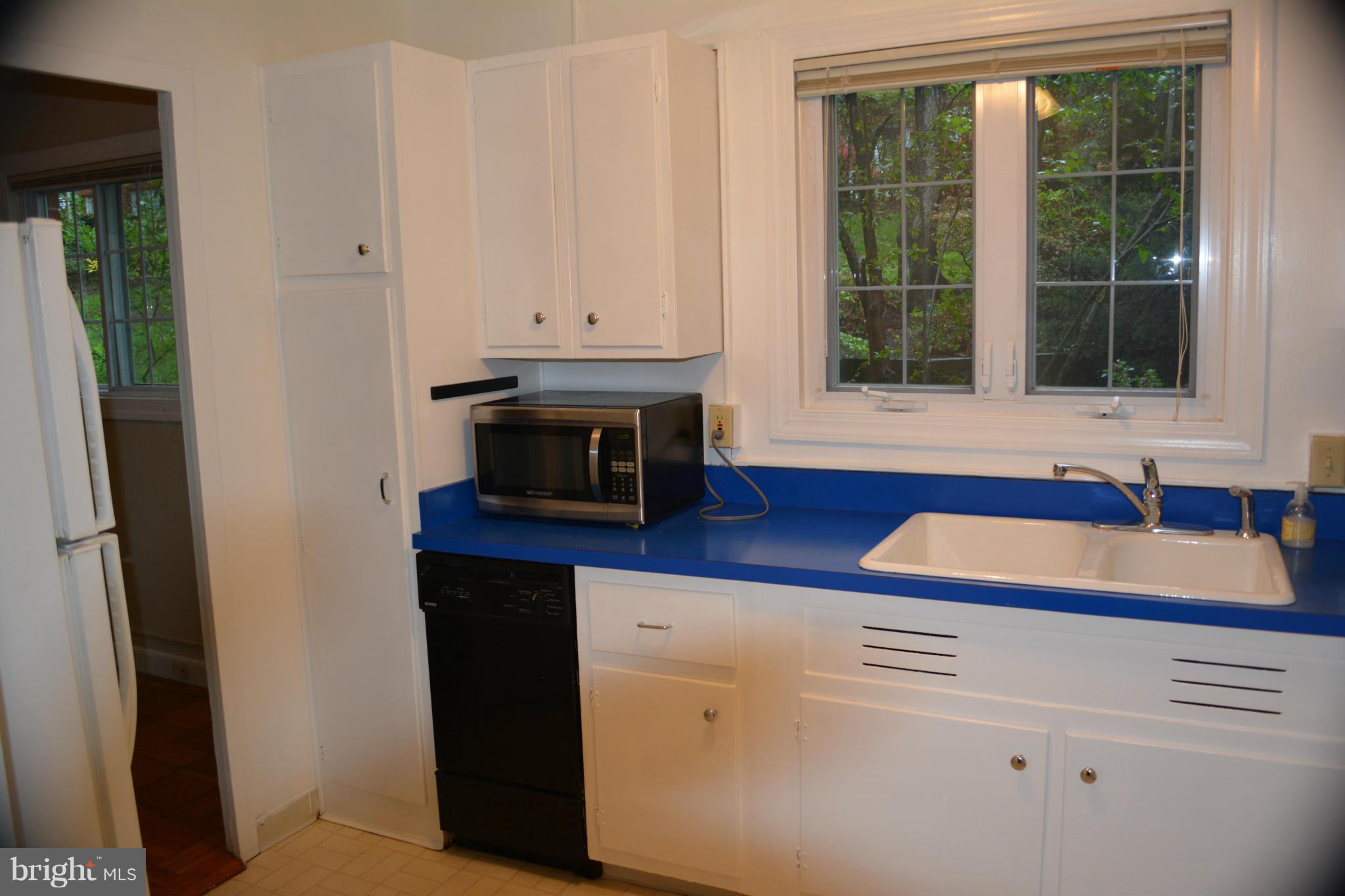 1739 Preston Road Alexandria, VA 22302 - Photo 17 of 30 Kitchen