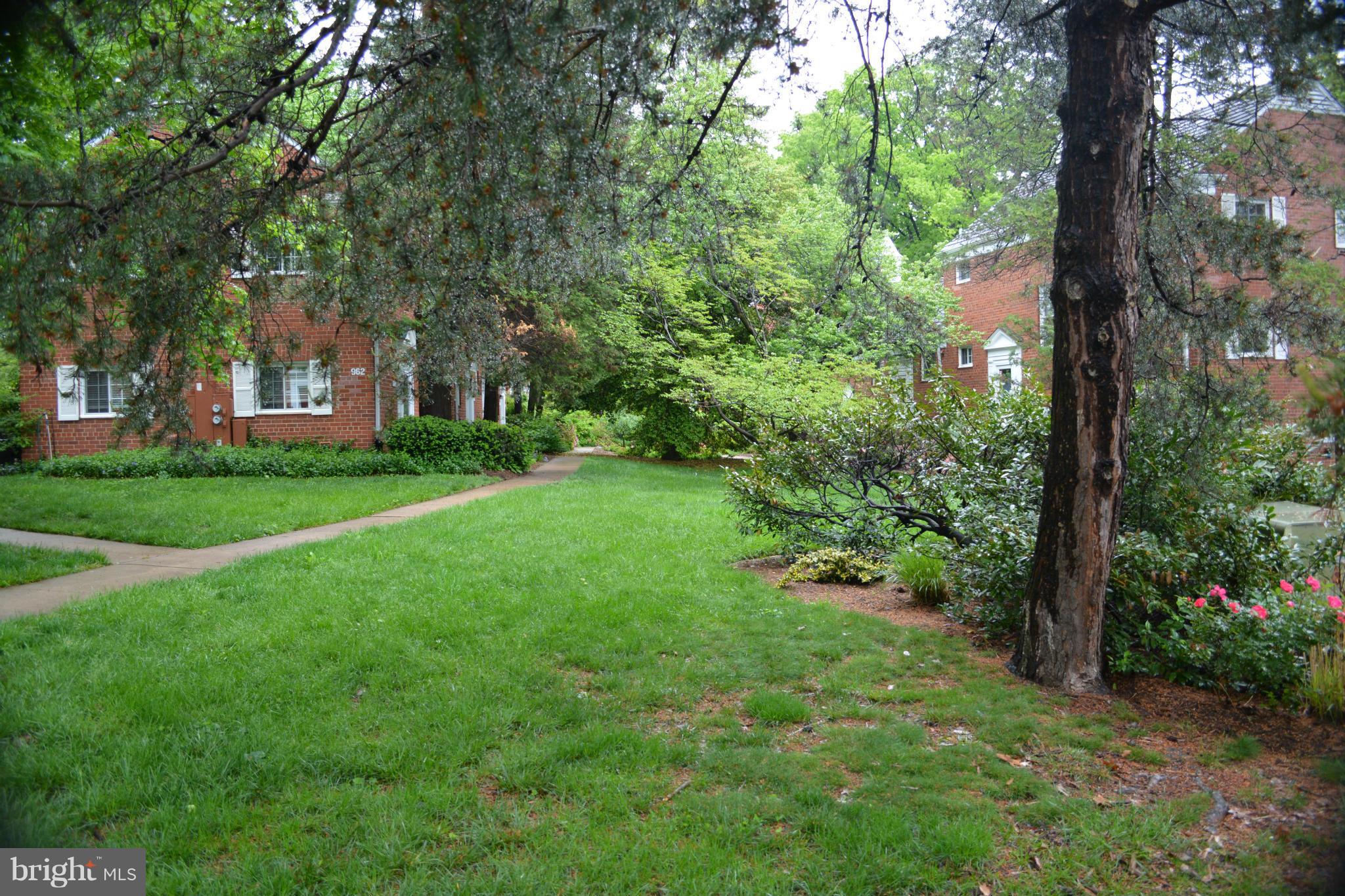 1739 Preston Road Alexandria, VA 22302 - Photo 3 of 30 Exterior (General)
