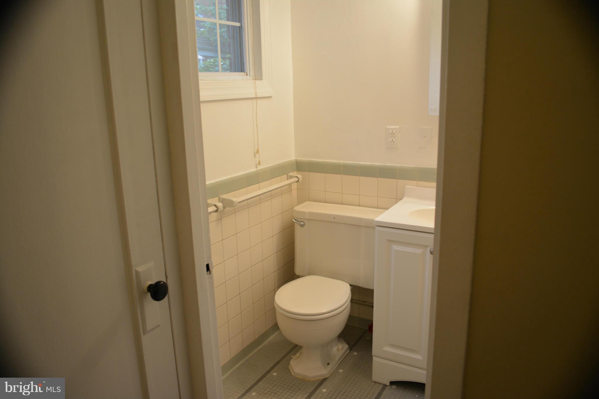1739 Preston Road Alexandria, VA 22302 - Photo 24 of 30 Bath (Master)