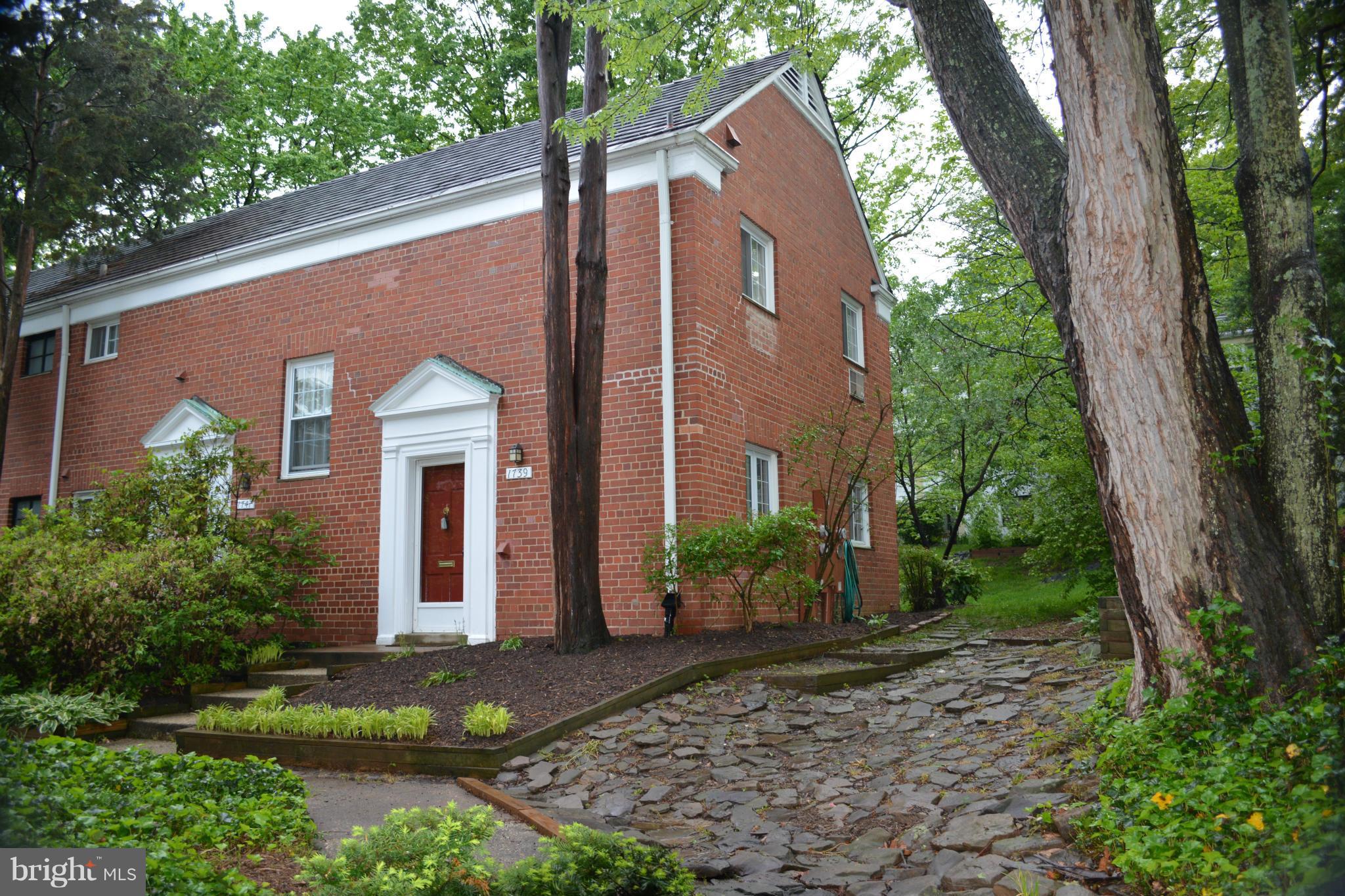 1739 Preston Road Alexandria, VA 22302 - Photo 4 of 30 Exterior (Front)