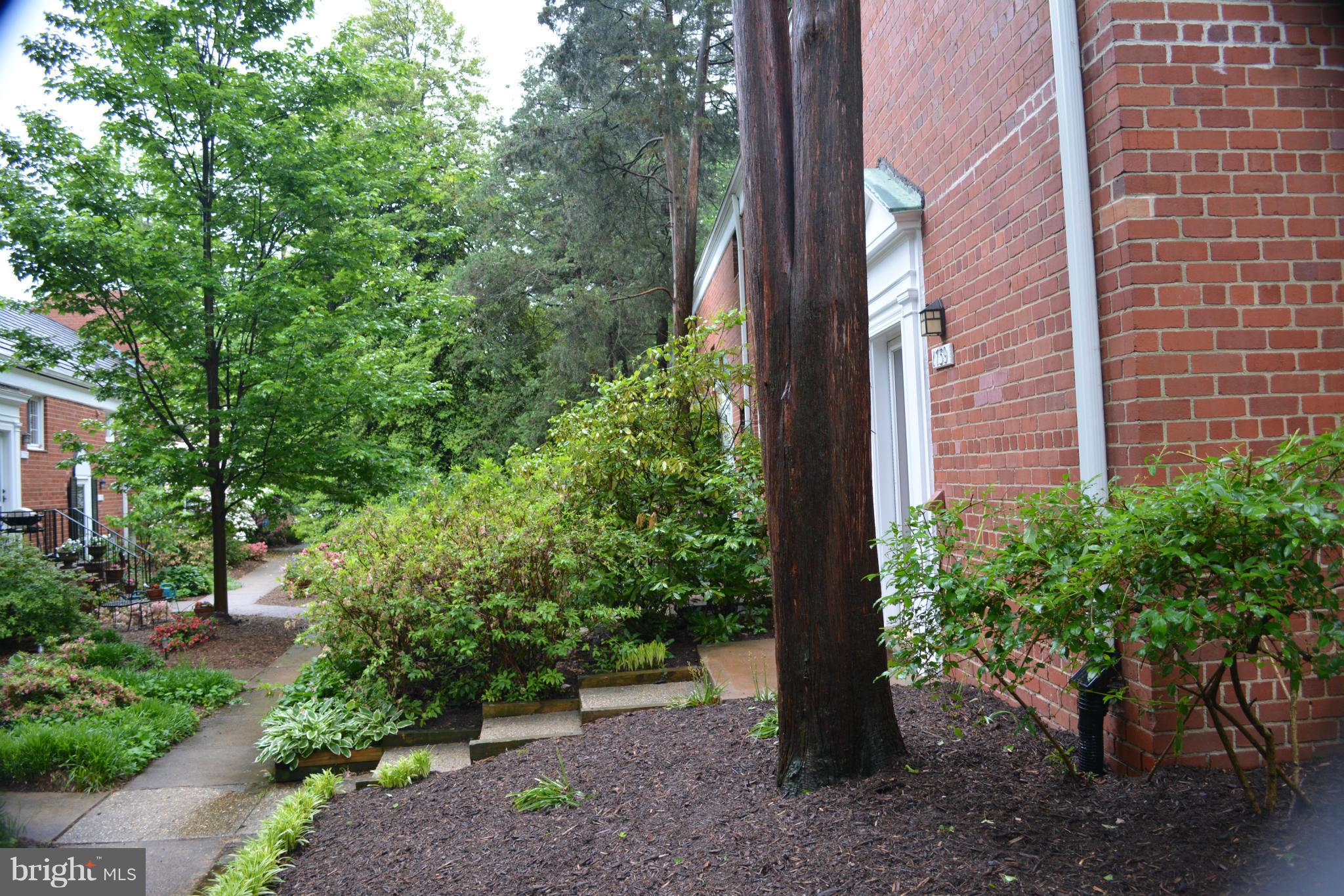 1739 Preston Road Alexandria, VA 22302 - Photo 8 of 30 Exterior (Front)