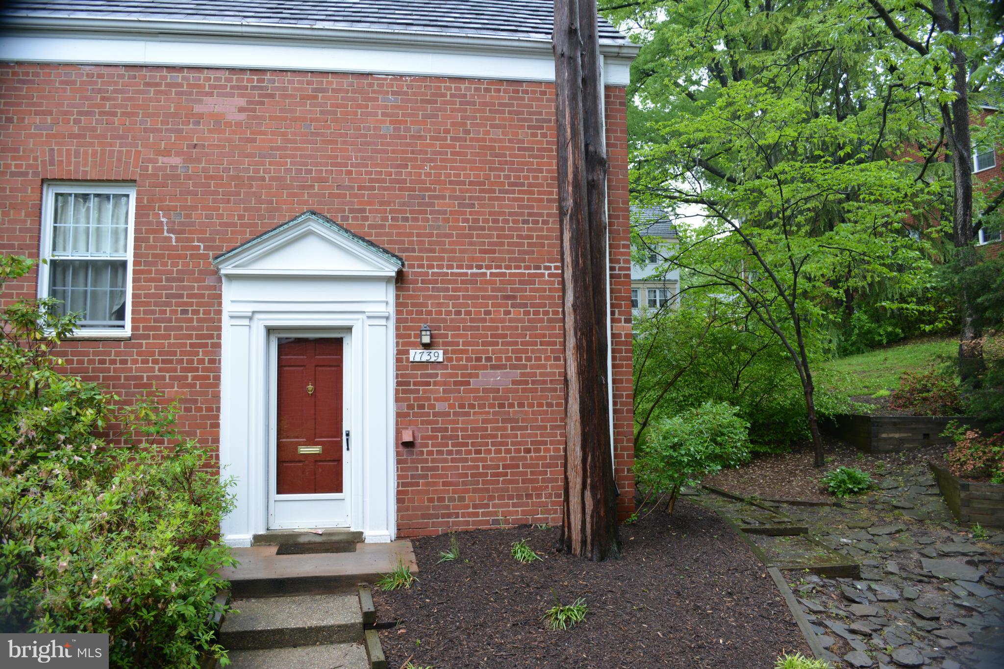 1739 Preston Road Alexandria, VA 22302 - Photo 9 of 30 Exterior (Front)