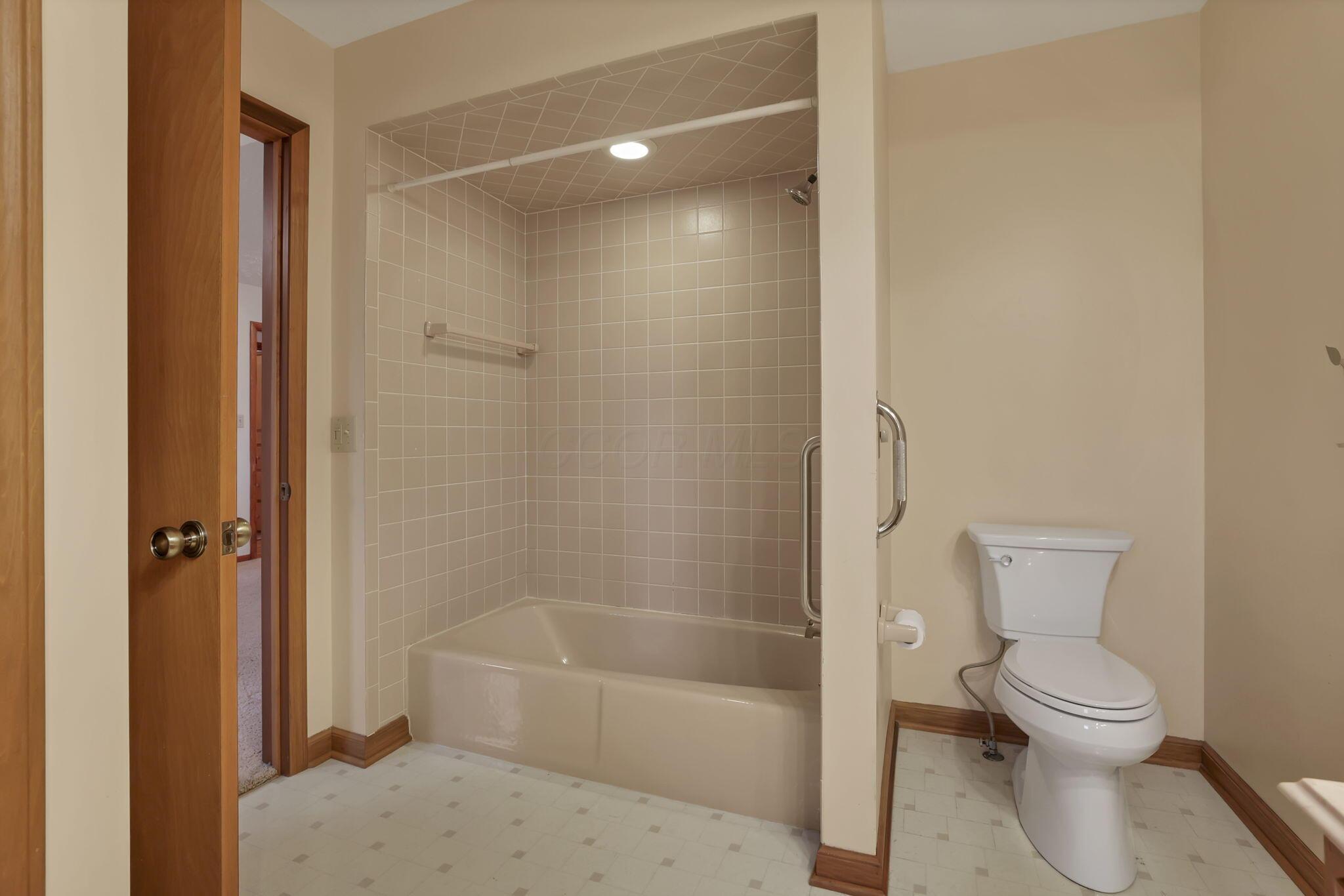 5609 Hayden Run Road Hilliard, OH 43026 - Photo 31 of 81 31-web-or-mls-011A6536