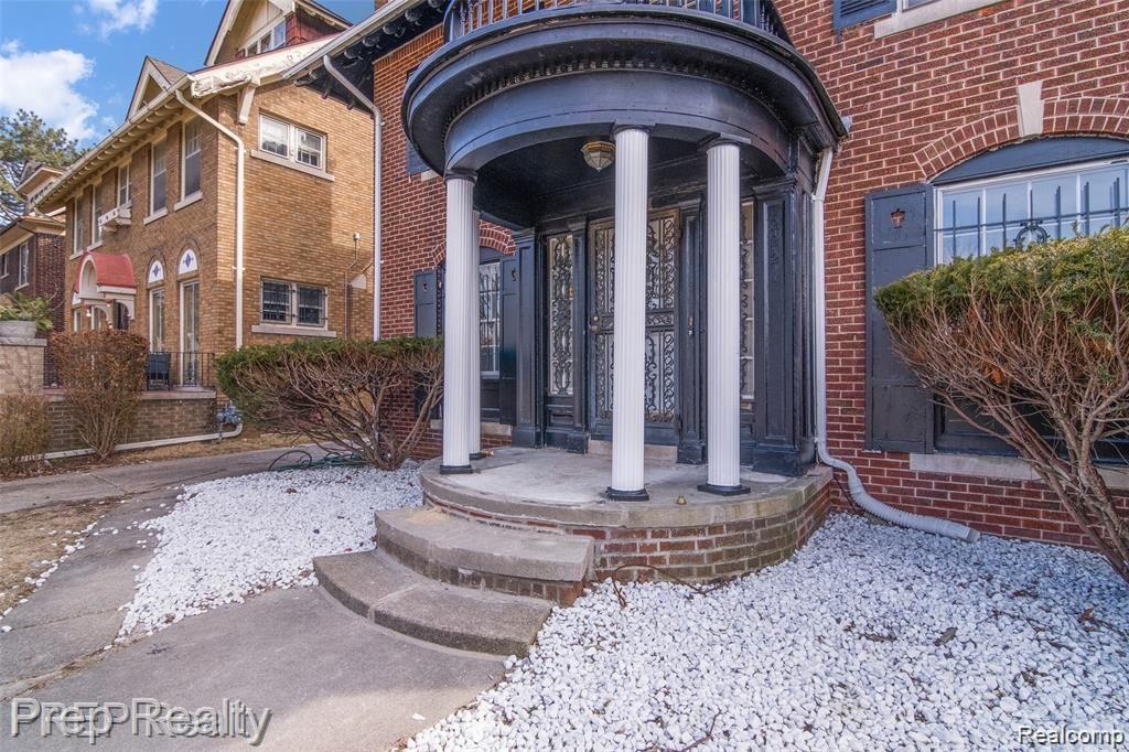 2221 Atkinson Street Detroit, MI 48206 - Photo 4 of 45 Exterior Front Porch