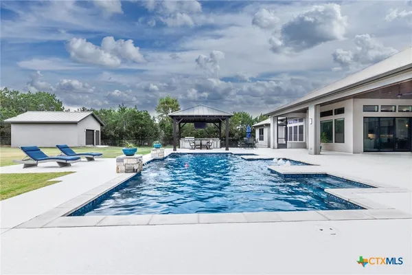 $1,250,000 | 27914 Bogen Road, New Braunfels, TX 78132