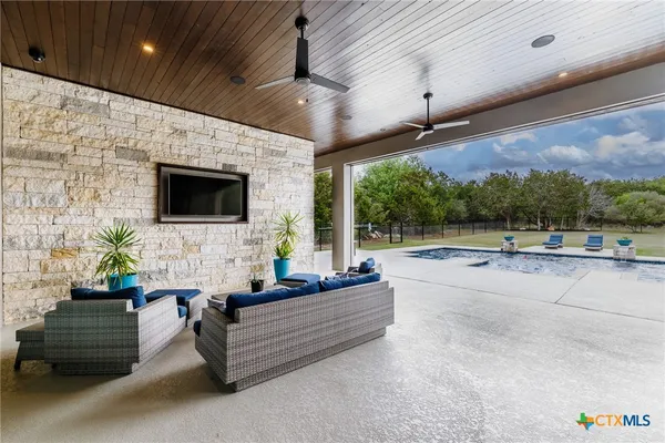 $1,250,000 | 27914 Bogen Road, New Braunfels, TX 78132