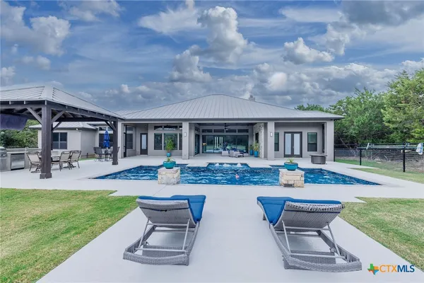 $1,250,000 | 27914 Bogen Road, New Braunfels, TX 78132