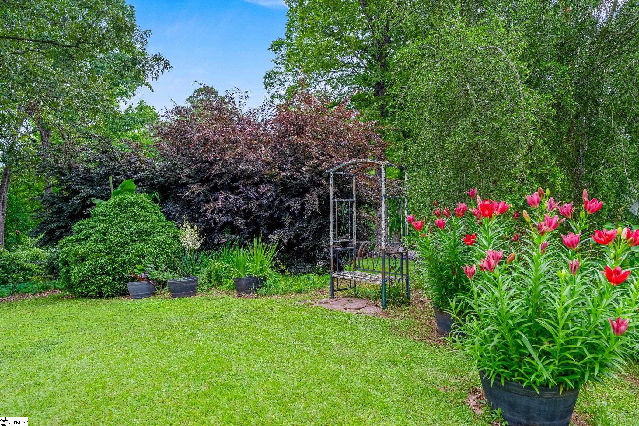 223 Covington Road Greenville, SC 29617 - Photo 4 of 39