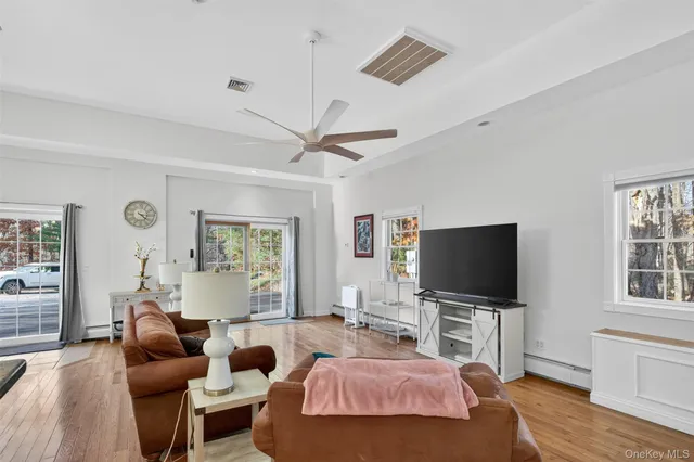 $979,000 | 412 Ruskey Lane, Hyde Park, NY 12538