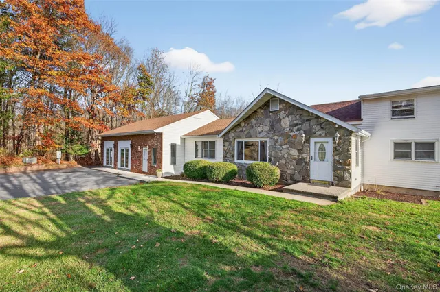 $979,000 | 412 Ruskey Lane, Hyde Park, NY 12538