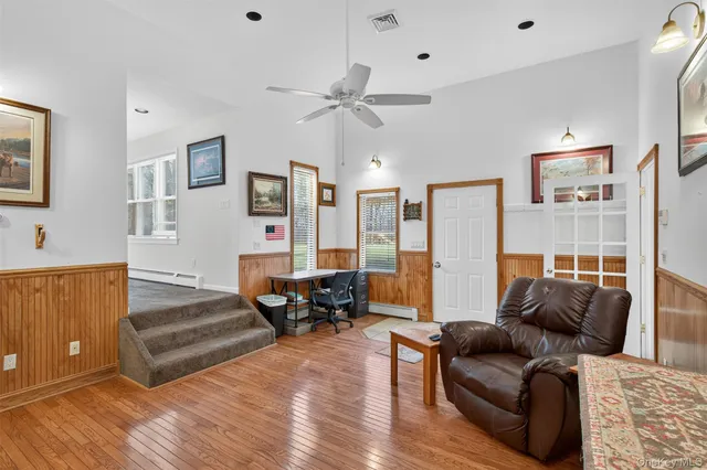 $979,000 | 412 Ruskey Lane, Hyde Park, NY 12538