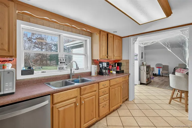 $979,000 | 412 Ruskey Lane, Hyde Park, NY 12538