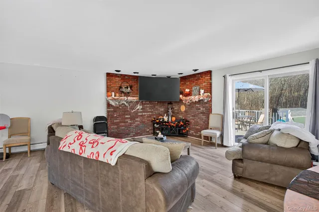 $979,000 | 412 Ruskey Lane, Hyde Park, NY 12538