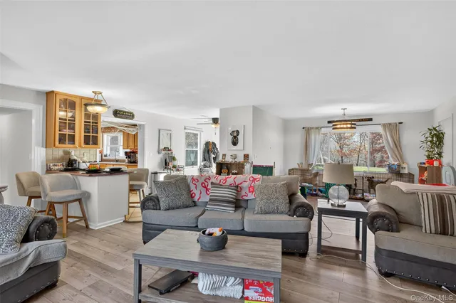 $979,000 | 412 Ruskey Lane, Hyde Park, NY 12538