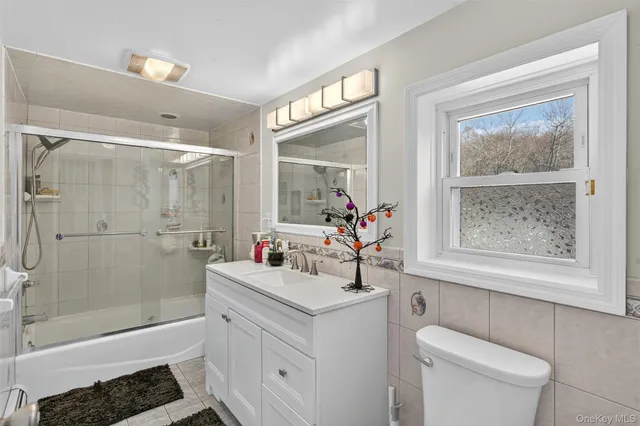 $979,000 | 412 Ruskey Lane, Hyde Park, NY 12538