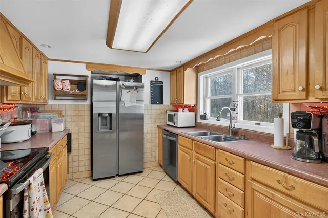 $979,000 | 412 Ruskey Lane, Hyde Park, NY 12538