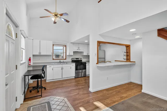 $979,000 | 412 Ruskey Lane, Hyde Park, NY 12538