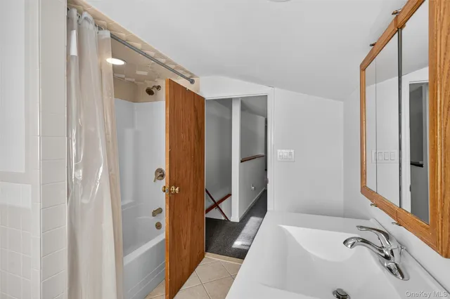 $979,000 | 412 Ruskey Lane, Hyde Park, NY 12538