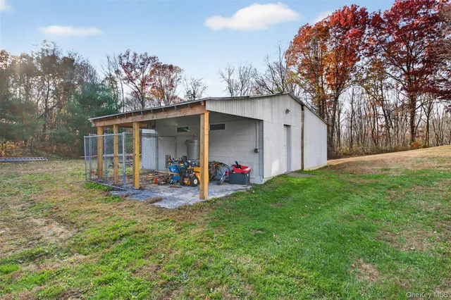 $979,000 | 412 Ruskey Lane, Hyde Park, NY 12538