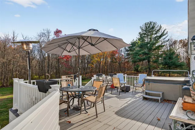 $979,000 | 412 Ruskey Lane, Hyde Park, NY 12538