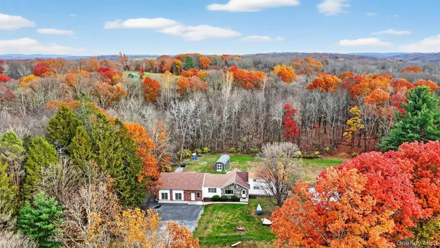 $979,000 | 412 Ruskey Lane, Hyde Park, NY 12538