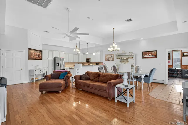 $979,000 | 412 Ruskey Lane, Hyde Park, NY 12538